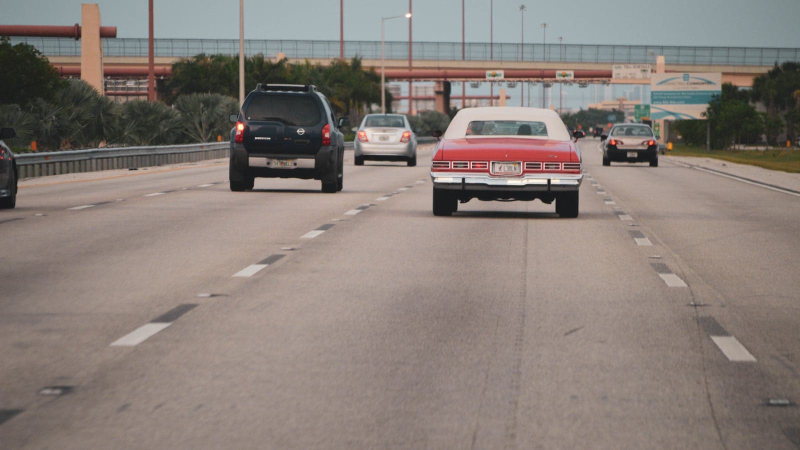 Pravidelné linky pre dealerov: Mníchov, Stuttgart, Brusel, Amsterdam