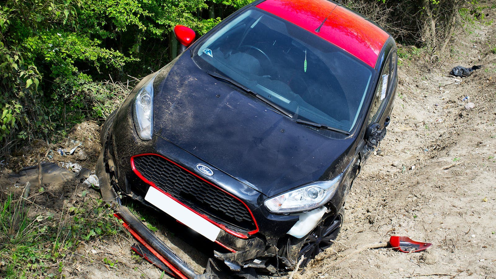 Prevoz auta po nehode v zahraničí. Praktický postup od dispečingu k doručeniu
